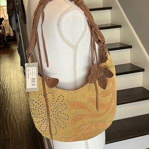 Guess Tan Leather Shoulder Bag. NWT. Lots of Cute Details. Great for the Fall.